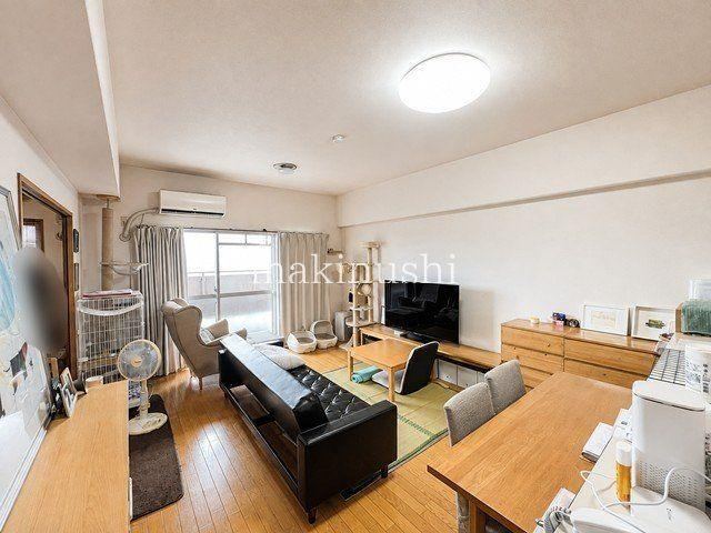 4LDK apartment in Tondabayashi, Osaka - Photo 1