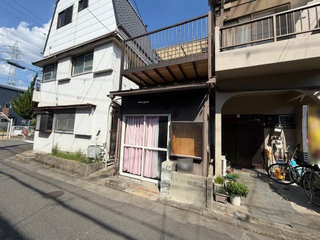 3DK house in Daito, Osaka - Photo 1