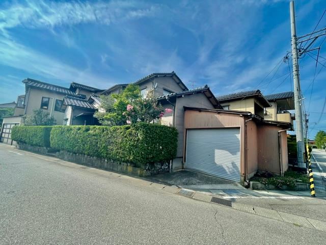 5LDK house in Komatsu, Ishikawa - Photo 1