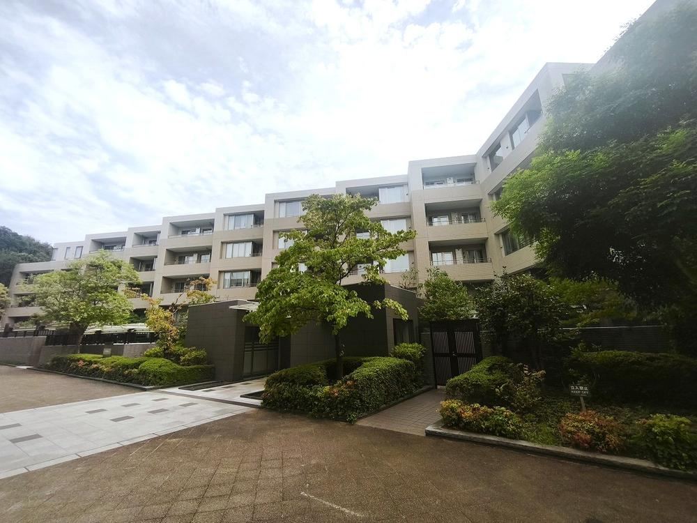 3LDK+S apartment in Setagaya Ward, Tokyo - Photo 1