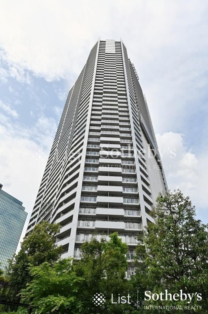 2LDK+S apartment in Minato Ward, Tokyo - Photo 1