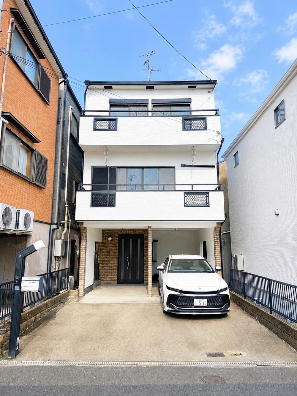 3LDK house in Hirakata, Osaka - Photo 1