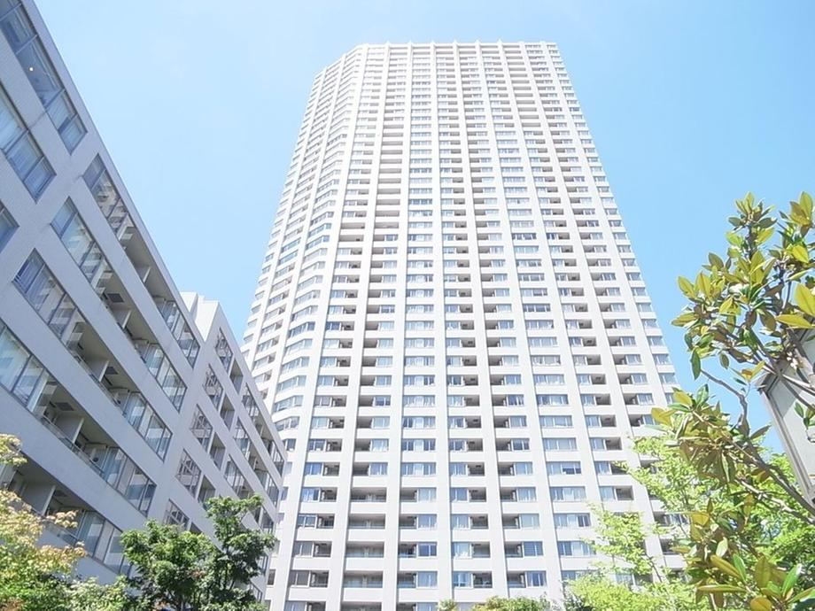 2LDK+S apartment in Minato Ward, Tokyo - Photo 1