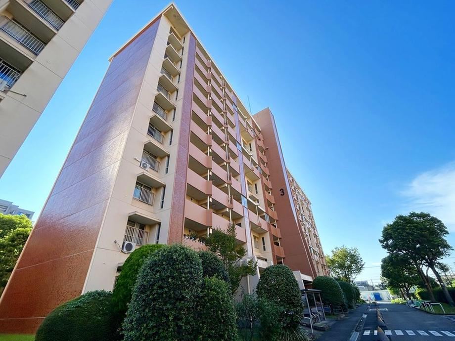2LDK apartment in Urayasu, Chiba - Photo 1