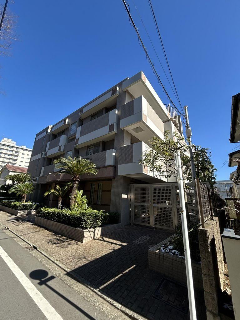 3LDK apartment in Setagaya Ward, Tokyo - Photo 1