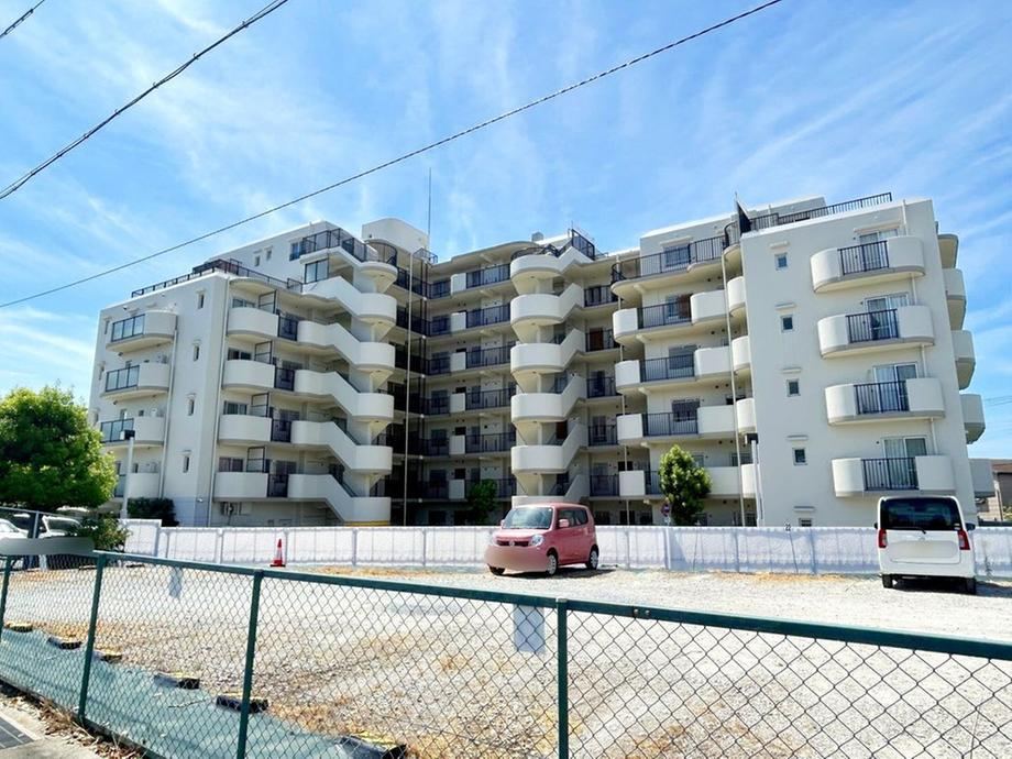 2LDK+S apartment in Akashi, Hyogo - Photo 1