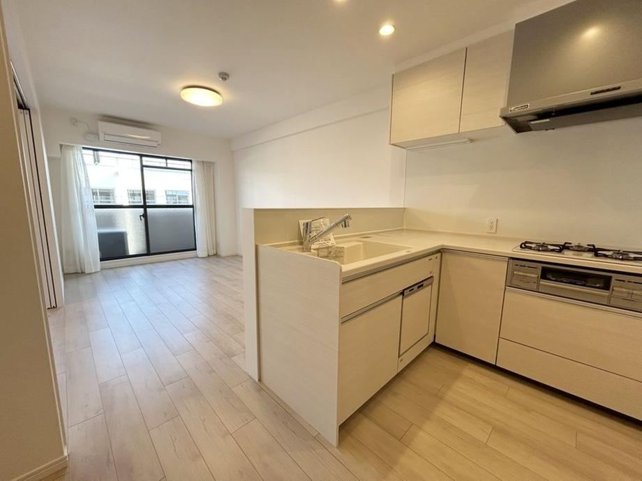 2LDK+S apartment in Higashinada Ward, Kobe, Hyogo - Photo 1