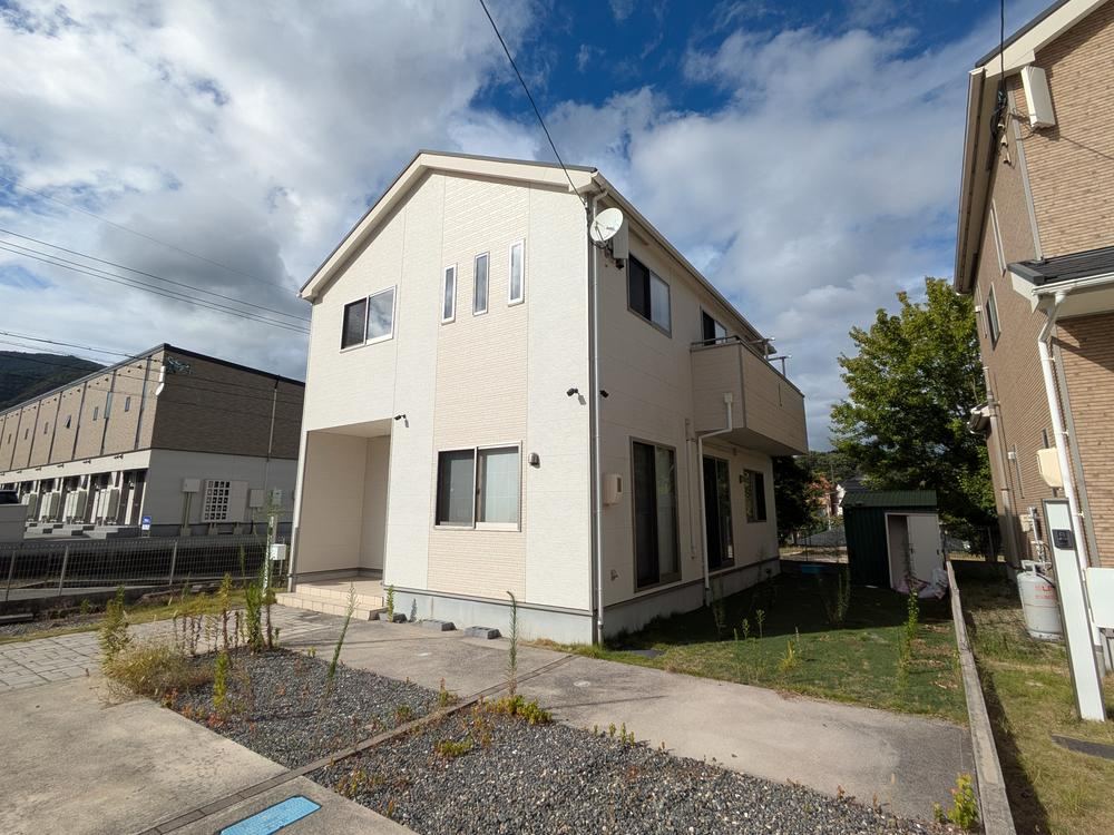 4LDK+S house in Higashihiroshima, Hiroshima - Photo 1