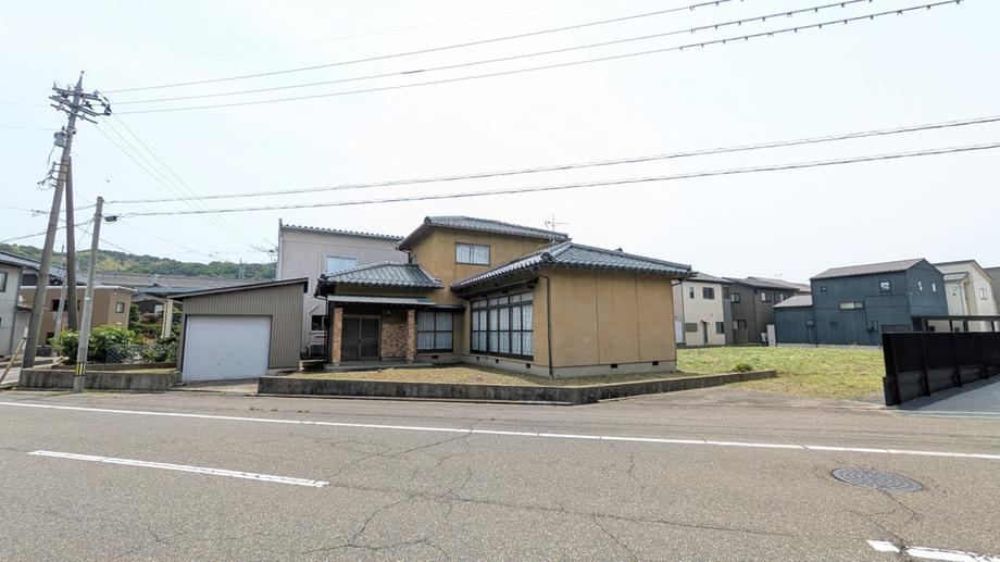 736 m² land in Kanazawa, Ishikawa - Photo 1