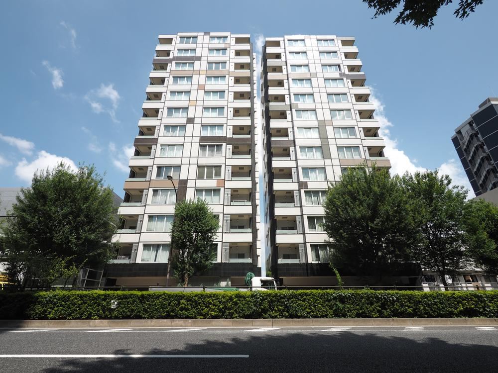 2LDK apartment in Shinjuku Ward, Tokyo - Photo 1