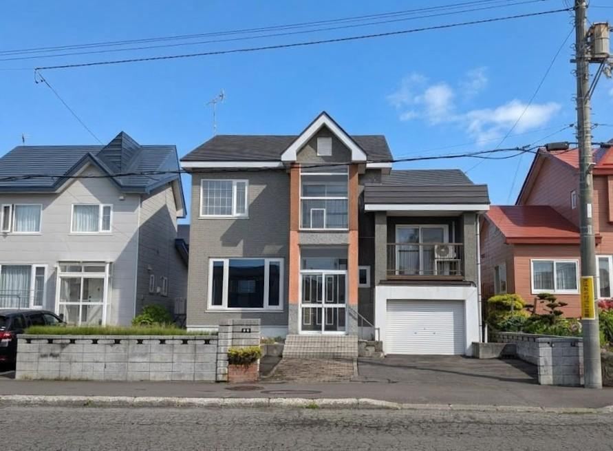 4LDK house in Ebetsu, Hokkaido - Photo 1