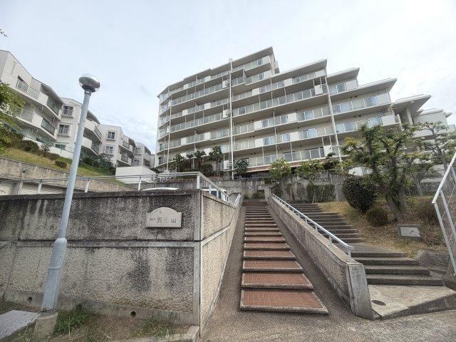 3LDK apartment in Tarumi Ward, Kobe, Hyogo - Photo 1