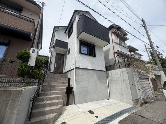3LDK house in Tarumi Ward, Kobe, Hyogo - Photo 1