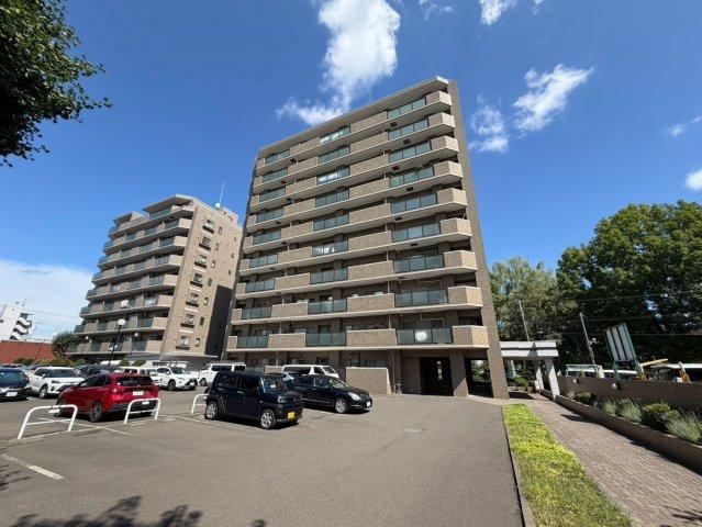 4LDK apartment in Chuo Ward, Sapporo, Hokkaido - Photo 1