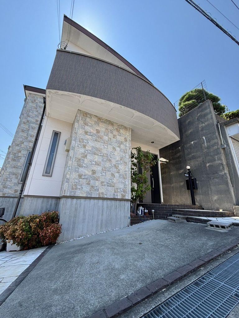 4LDK house in Tarumi Ward, Kobe, Hyogo - Photo 1