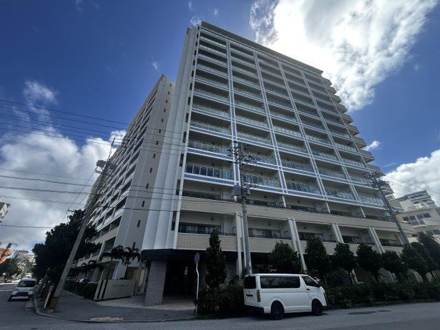 3LDK apartment in Naha, Okinawa - Photo 1