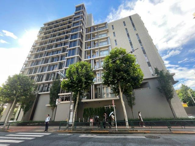 3LDK apartment in Shinjuku Ward, Tokyo - Photo 1