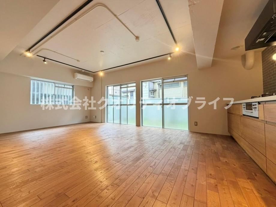 2LDK apartment in Meguro Ward, Tokyo - Photo 1