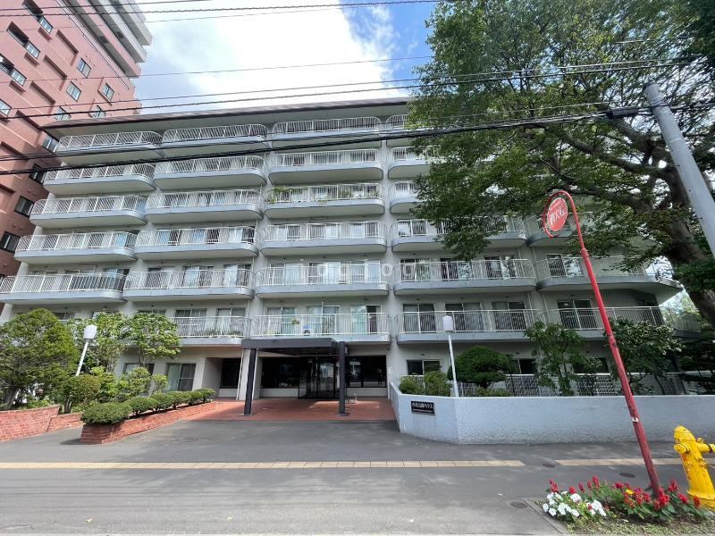 2LDK apartment in Chuo Ward, Sapporo, Hokkaido - Photo 1