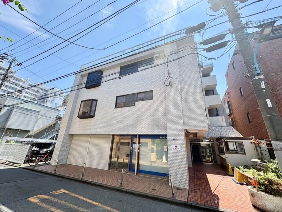 2LDK apartment in Shinjuku Ward, Tokyo - Photo 1