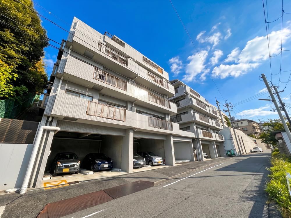 3LDK+S apartment in Hirakata, Osaka - Photo 1