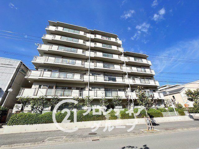 3LDK apartment in Nishinomiya, Hyogo - Photo 1