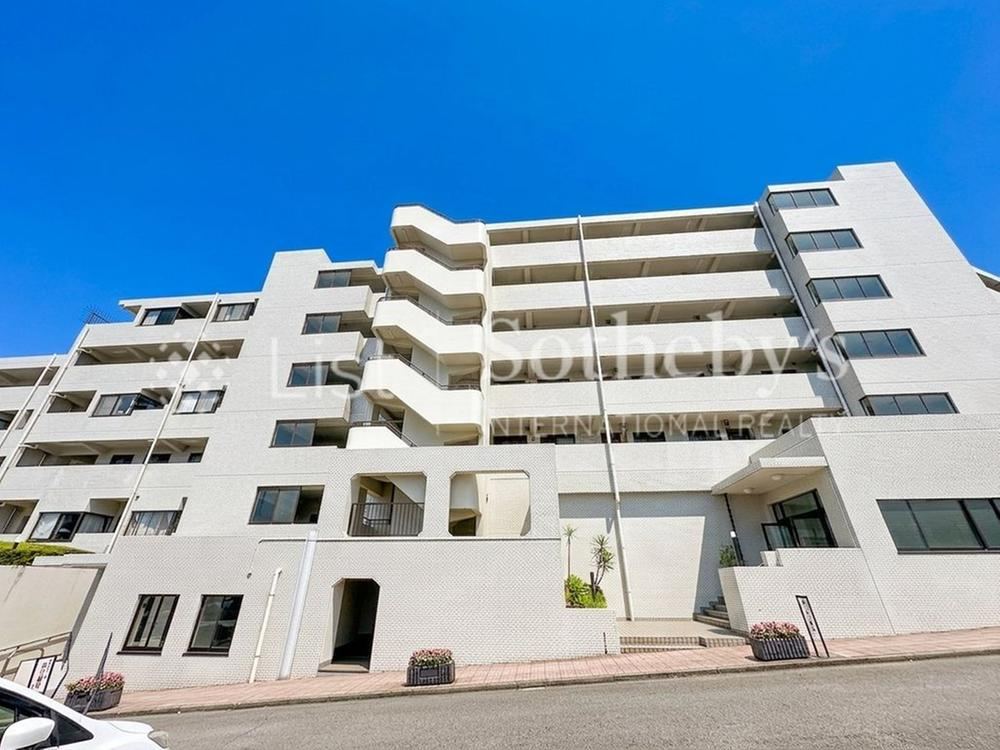 3LDK apartment in Minami Ward, Yokohama, Kanagawa - Photo 1