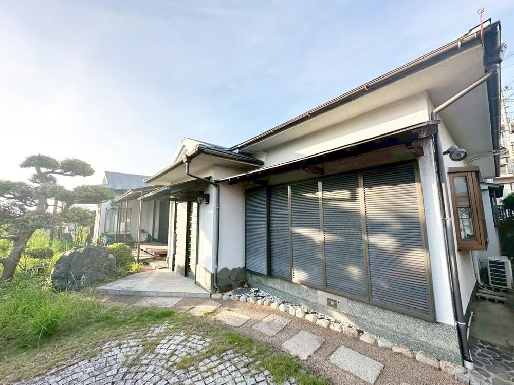 5LDK house in Hirakata, Osaka - Photo 1