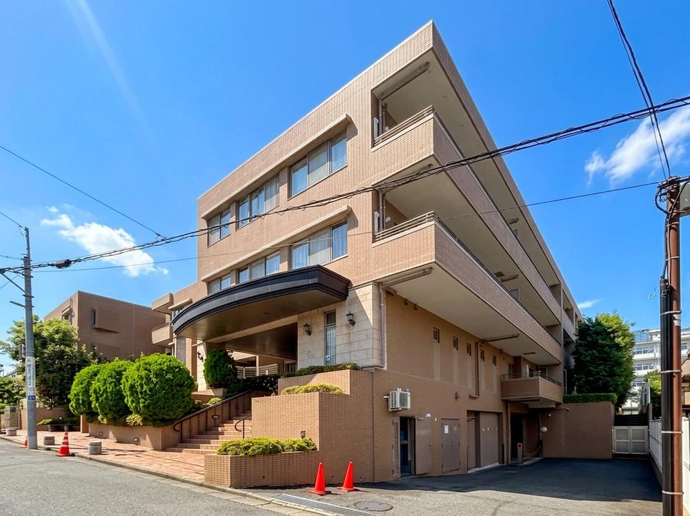 2LDK+S apartment in Shibuya Ward, Tokyo - Photo 1