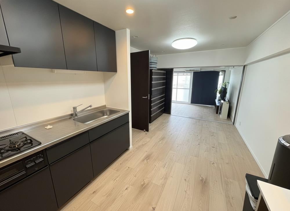 2LDK apartment in Joto Ward, Osaka - Photo 1