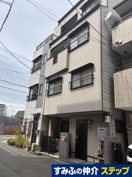 5LDK house in Minato Ward, Osaka - Photo 1