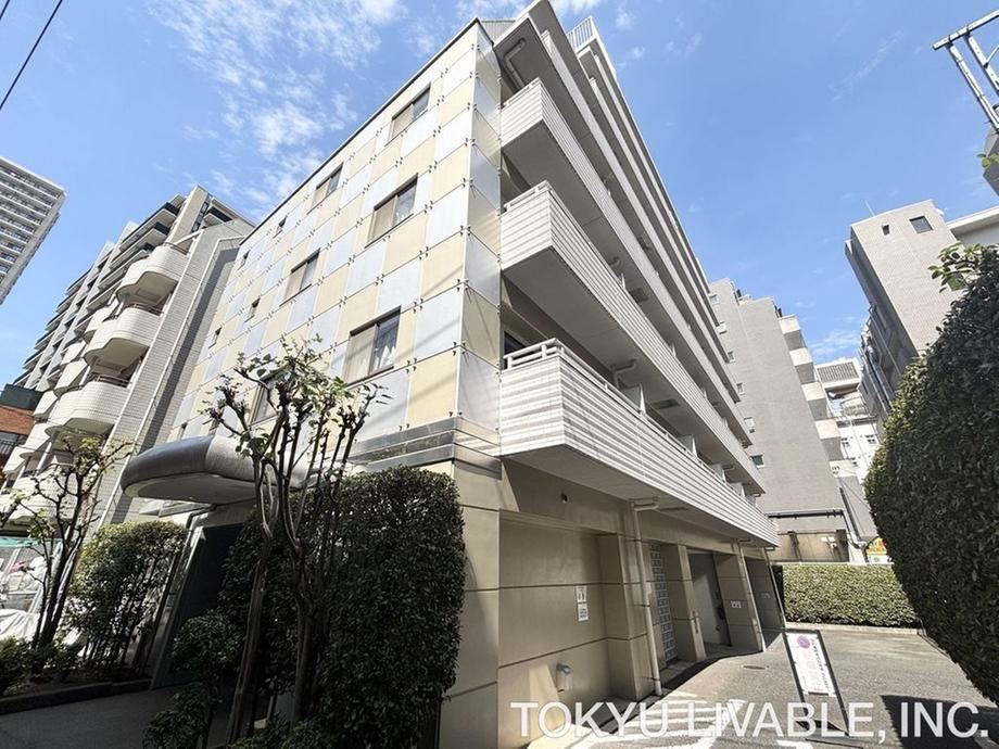 studio apartment in Mitaka, Tokyo - Photo 1
