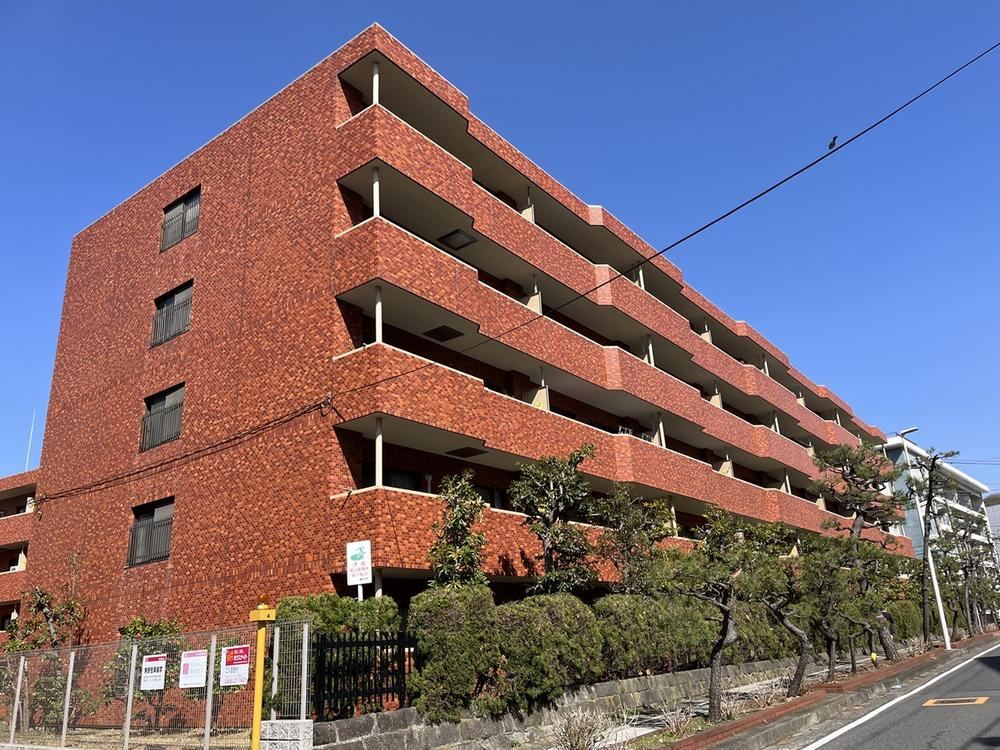 2LDK apartment in Fujisawa, Kanagawa - Photo 1