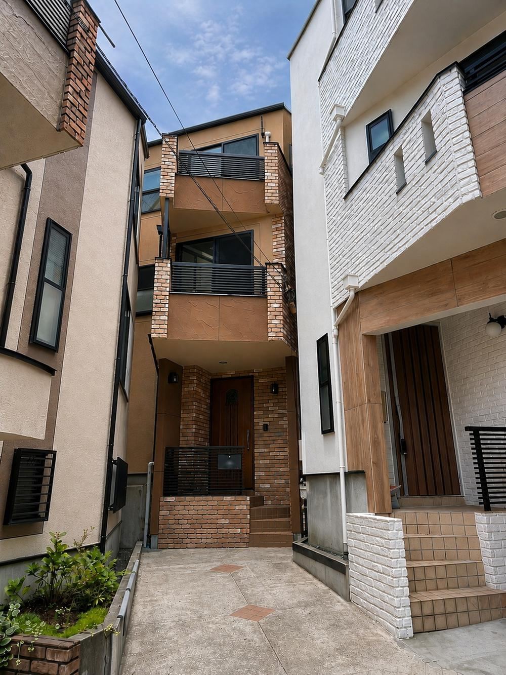 3LDK house in Minato Ward, Tokyo - Photo 1