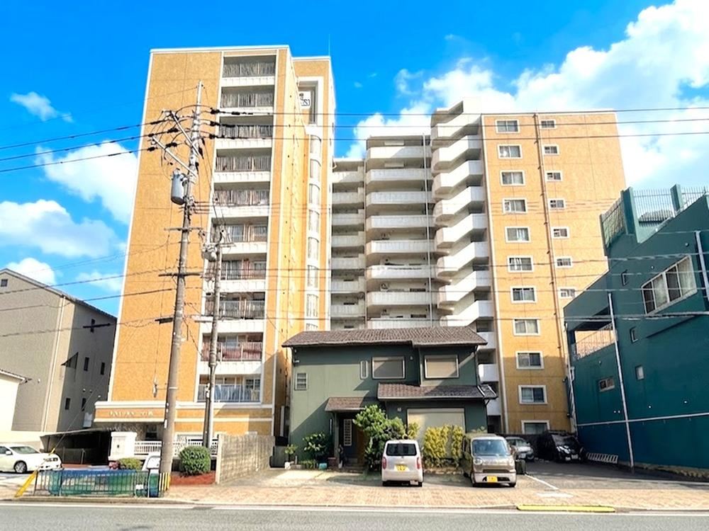 3LDK+S apartment in Tobata Ward, Kitakyushu, Fukuoka - Photo 1