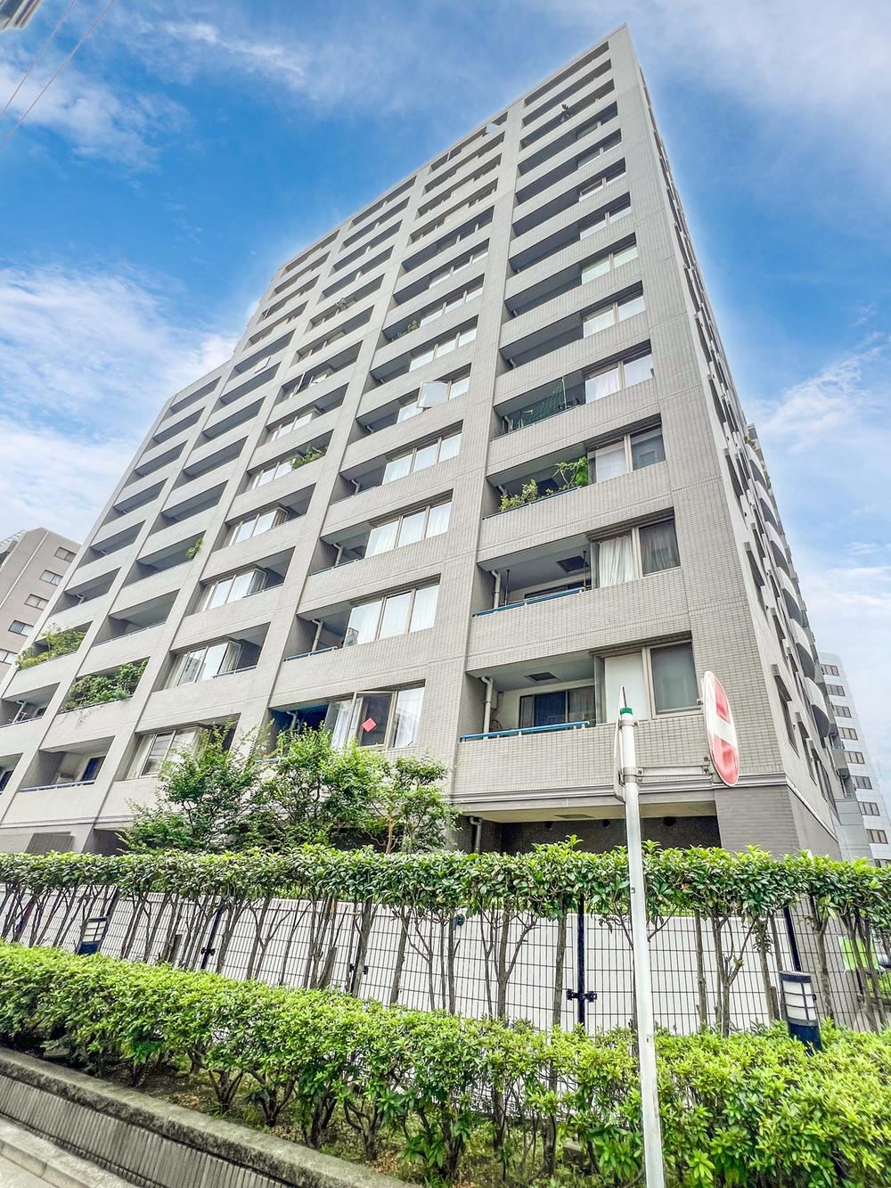 2LDK apartment in Naka Ward, Yokohama, Kanagawa - Photo 1