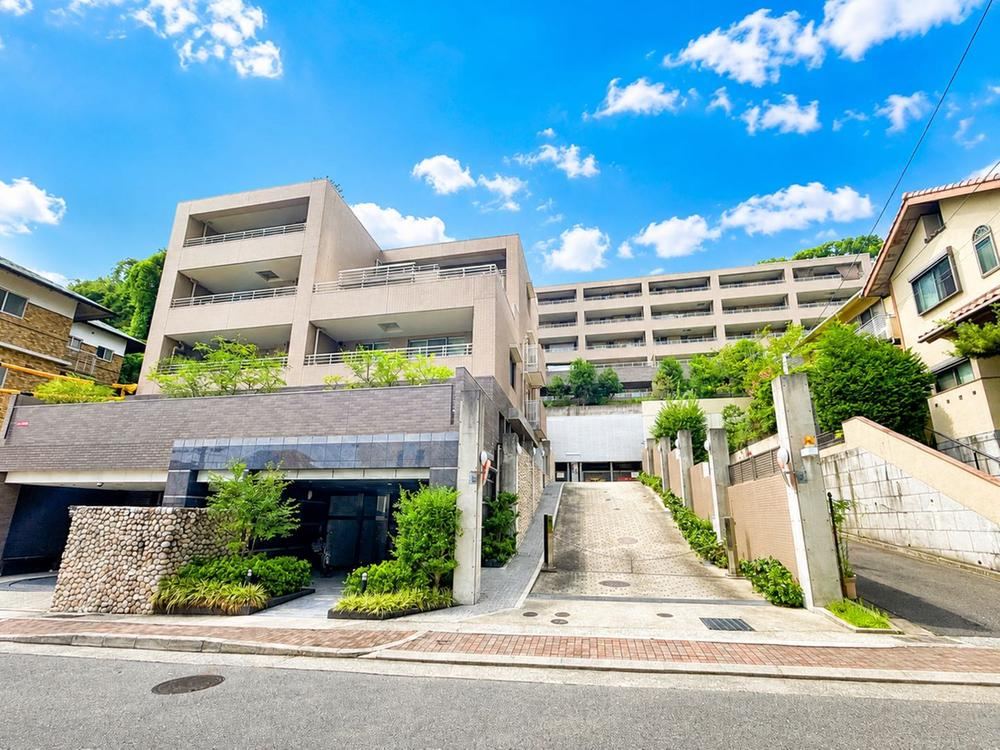 4LDK+S apartment in Nishinomiya, Hyogo - Photo 1