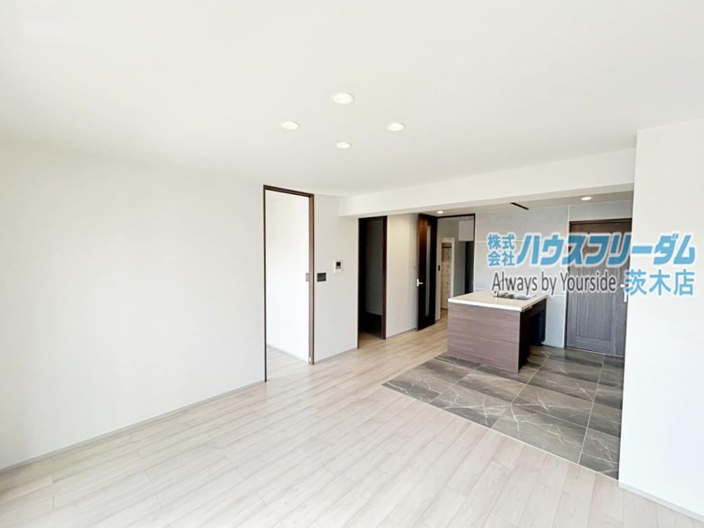 3LDK apartment in Suita, Osaka - Photo 1