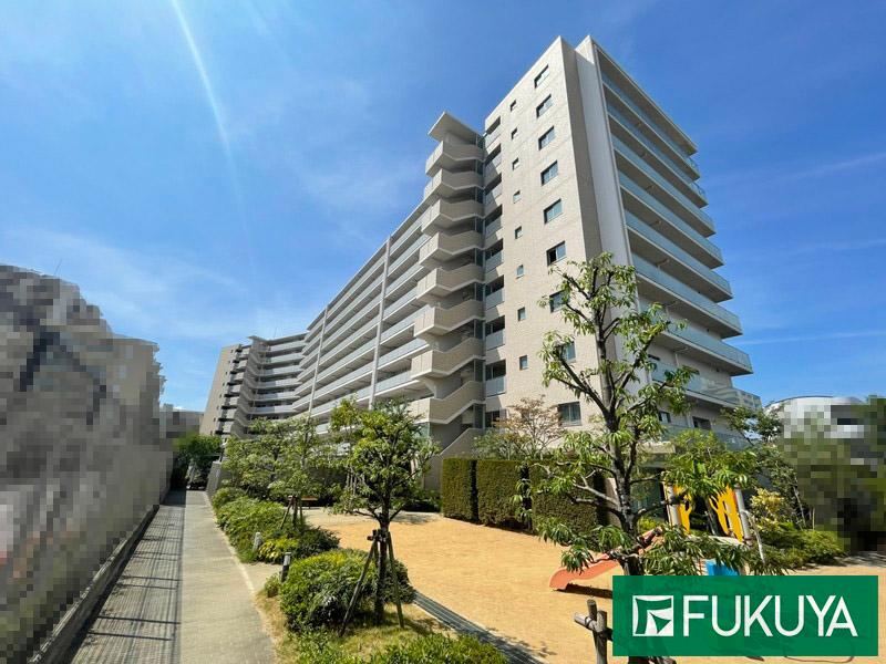 4LDK apartment in Tarumi Ward, Kobe, Hyogo - Photo 1