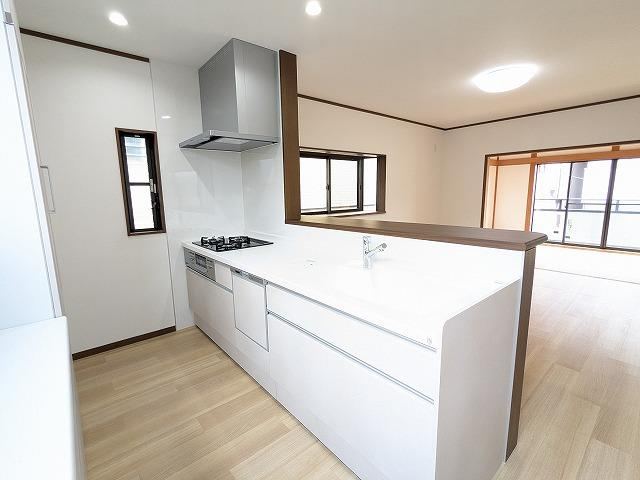 5LDK+S house in Hirakata, Osaka - Photo 1