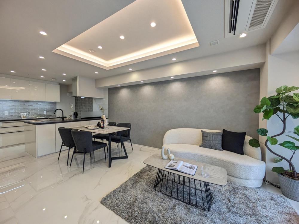 2LDK apartment in Minato Ward, Tokyo - Photo 1