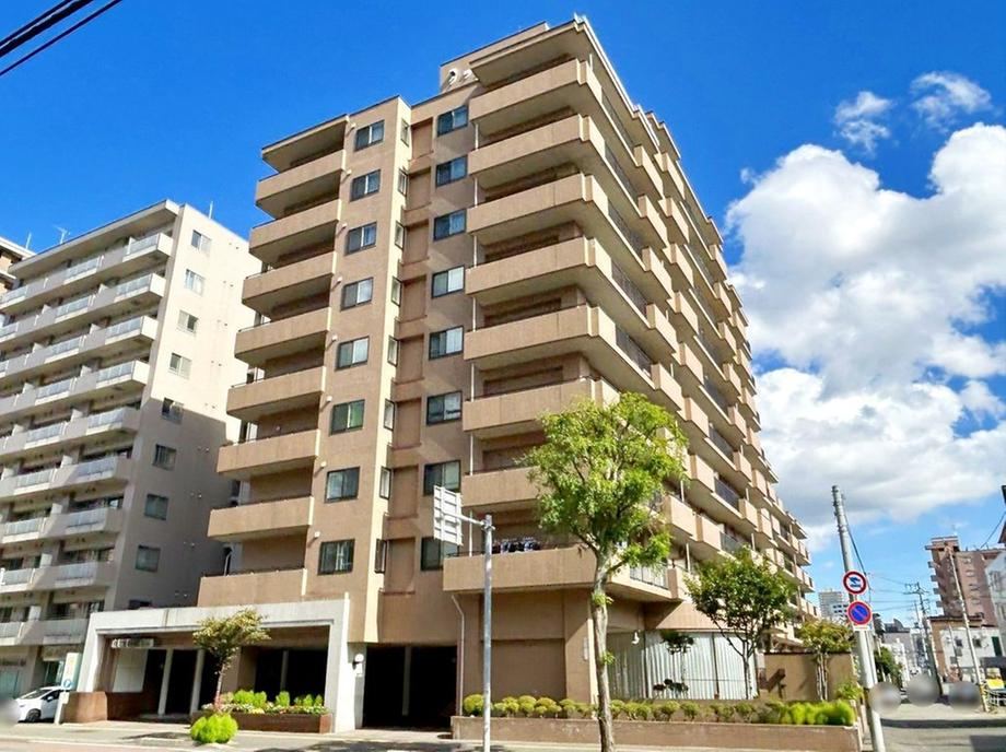 3LDK+S apartment in Chuo Ward, Sapporo, Hokkaido - Photo 1