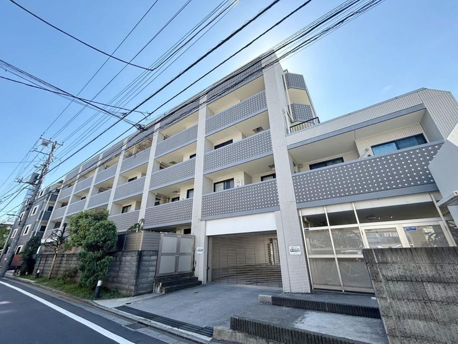 1LDK apartment in Shinjuku Ward, Tokyo - Photo 1