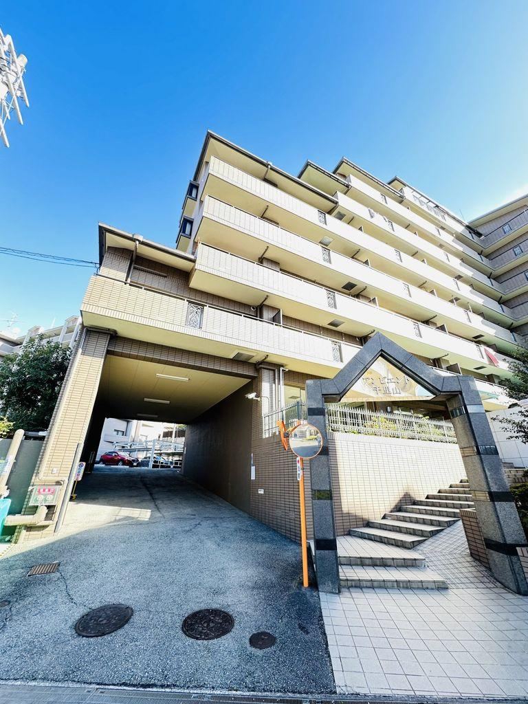 2LDK apartment in Suita, Osaka - Photo 1