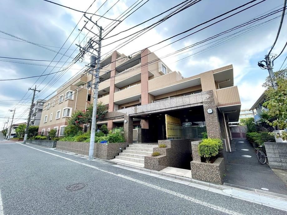 2LDK+S apartment in Nerima Ward, Tokyo - Photo 1