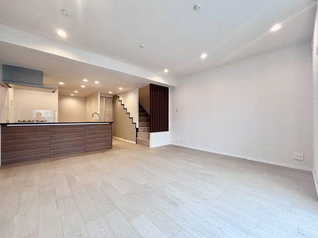2LDK apartment in Meguro Ward, Tokyo - Photo 1