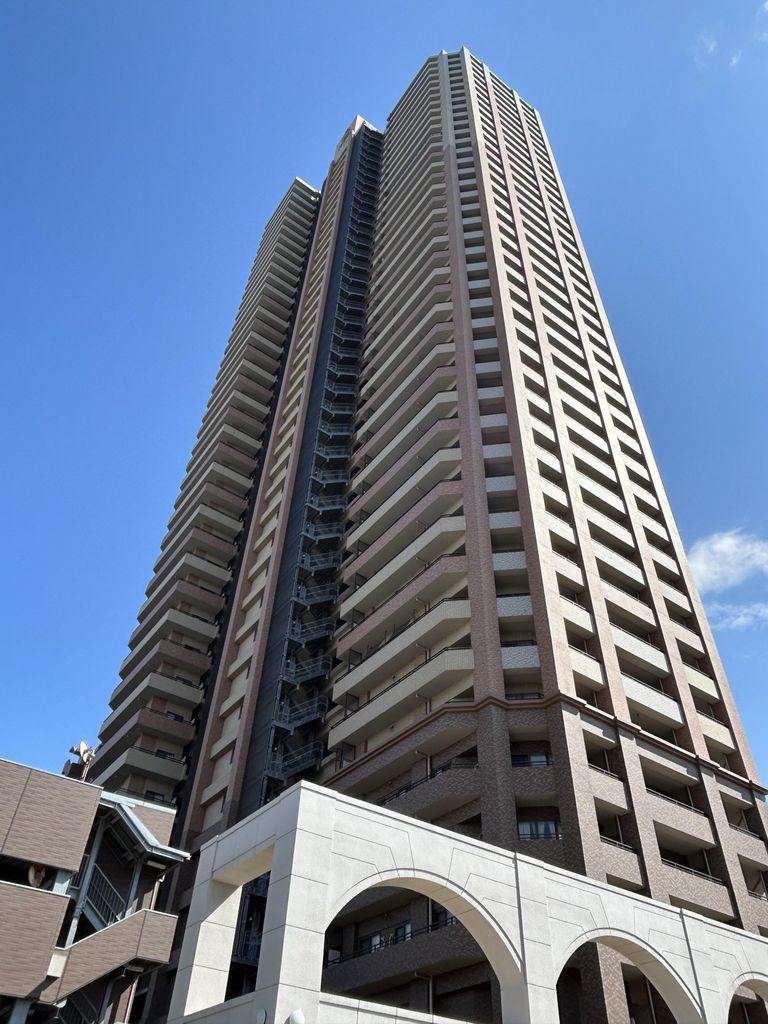 2LDK apartment in Minato Ward, Osaka - Photo 1