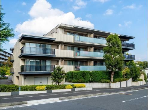 3LDK+S apartment in Isogo Ward, Yokohama, Kanagawa - Photo 1