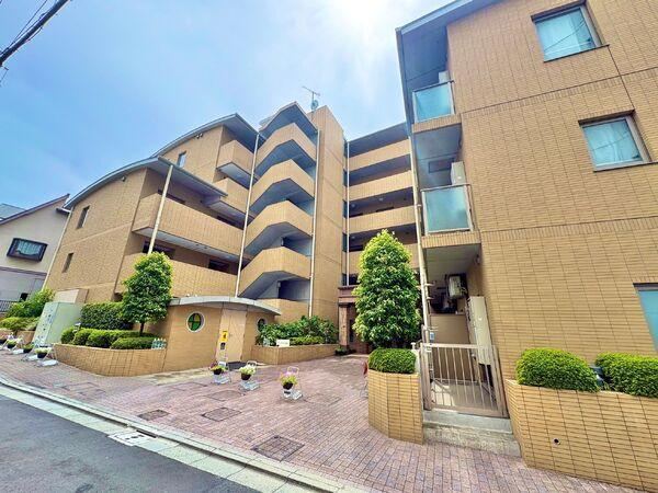 1DK apartment in Meguro Ward, Tokyo - Photo 1