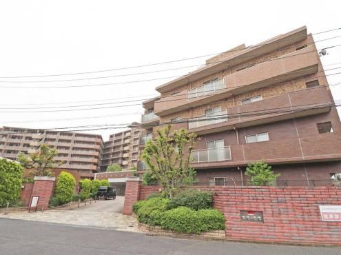 4LDK apartment in Soka, Saitama - Photo 1